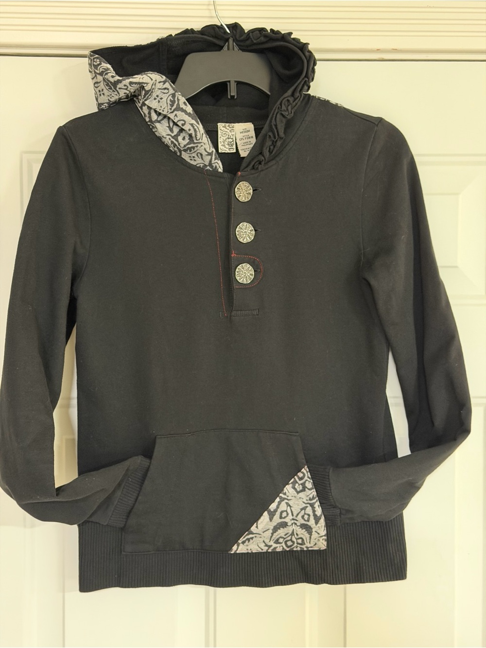 BKE~Neutral~Black Hoodie w/Patterned Accents~Button Close~Kangaroo Pocket~Size M